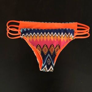 Reversible bikini bottom